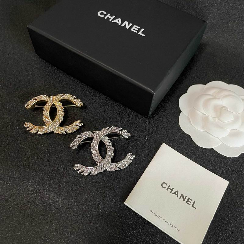 Chanel Brooch 03yxs342